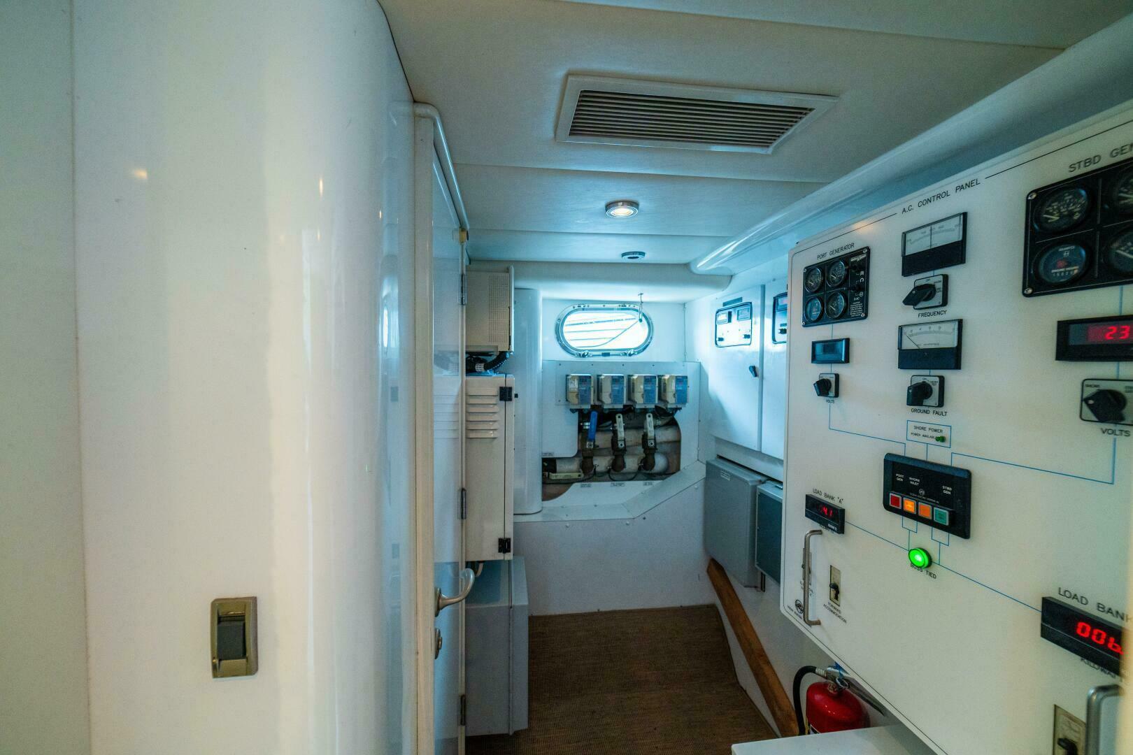 PRIMETIME 98ft Queenship Yacht For Sale