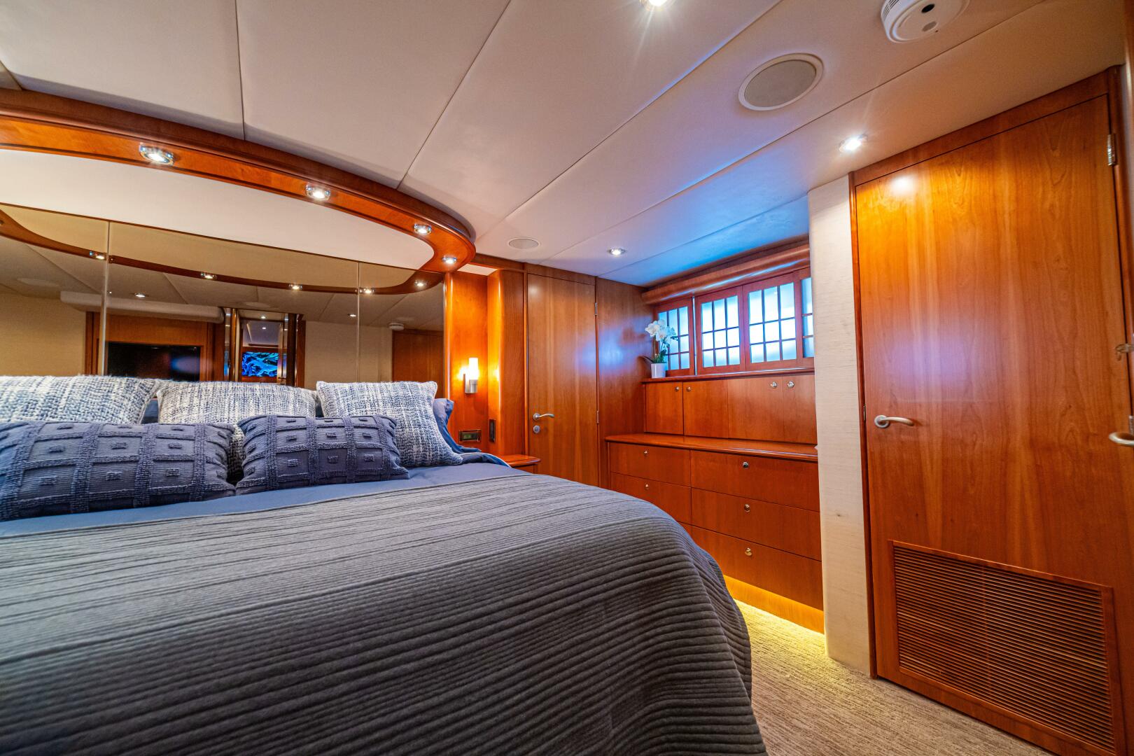 PRIMETIME 98ft Queenship Yacht For Sale