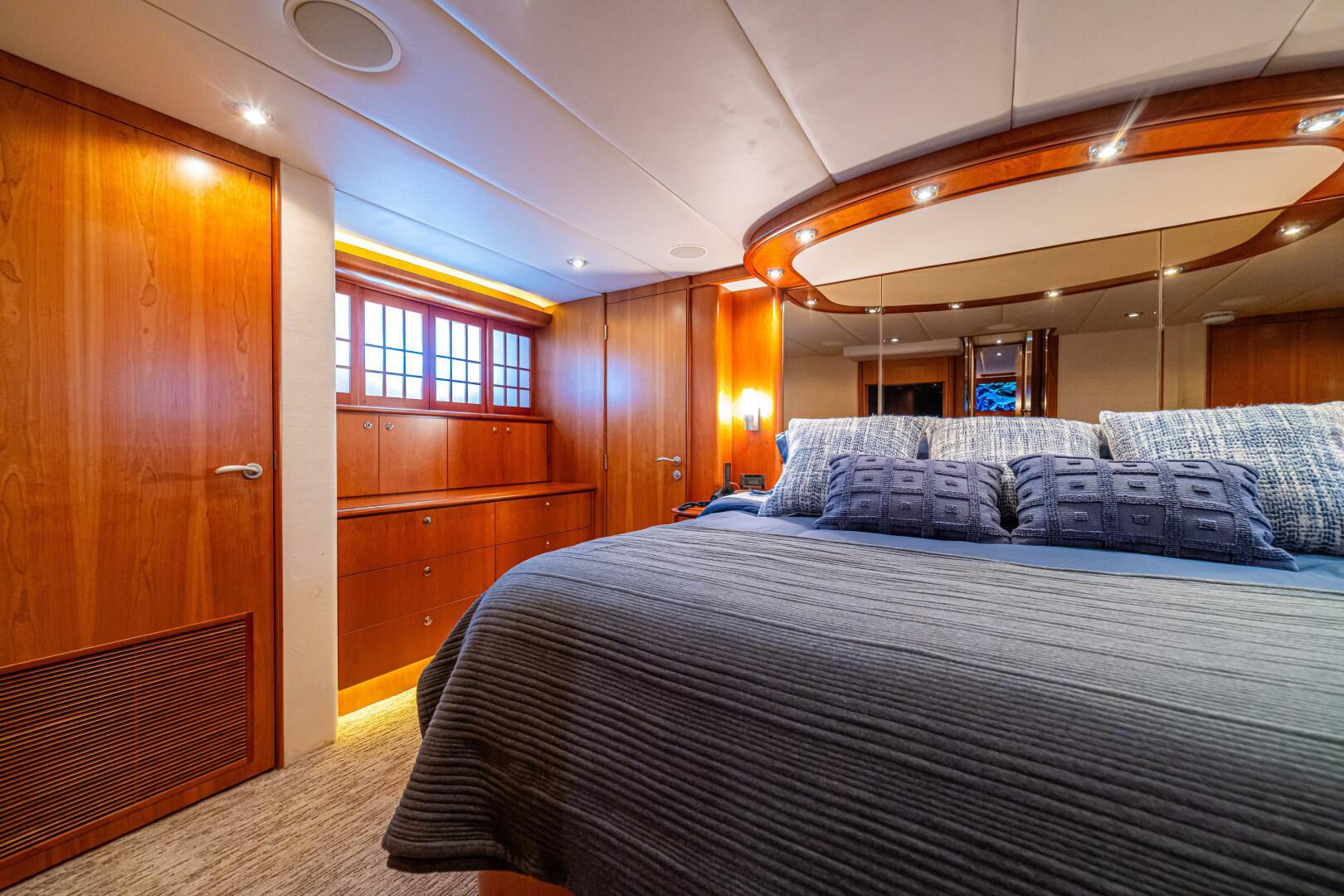 PRIMETIME 98ft Queenship Yacht For Sale