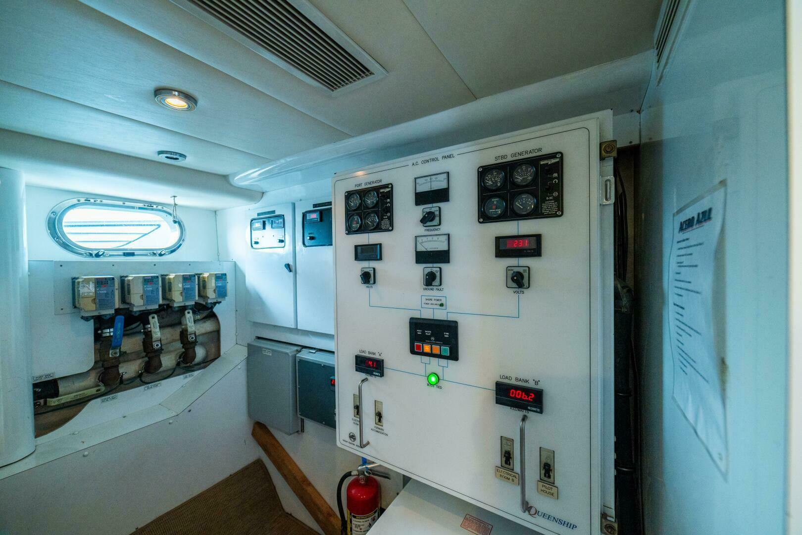 PRIMETIME 98ft Queenship Yacht For Sale