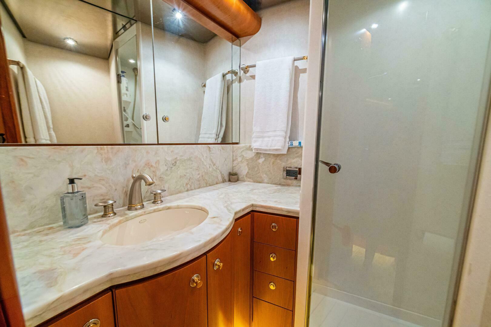 PRIMETIME 98ft Queenship Yacht For Sale