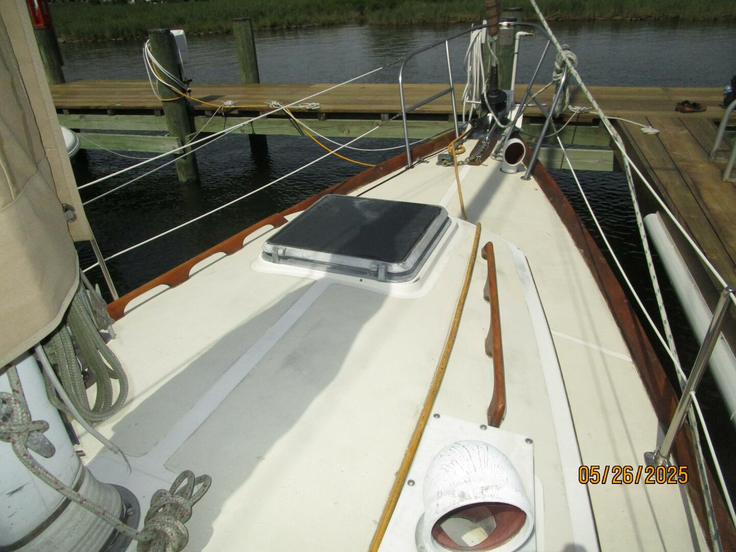 30' Sea Sprite foredeck2