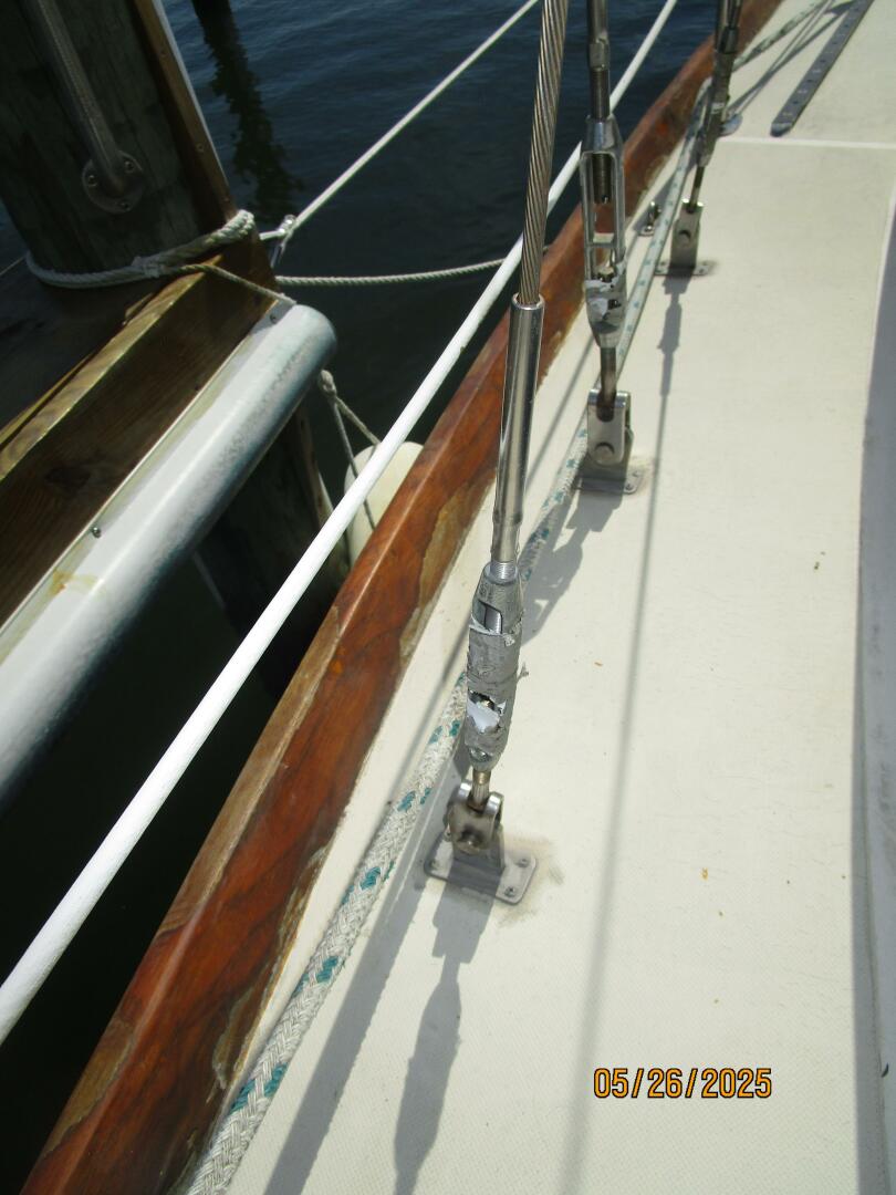 30' Sea Sprite starboard standing rigging1