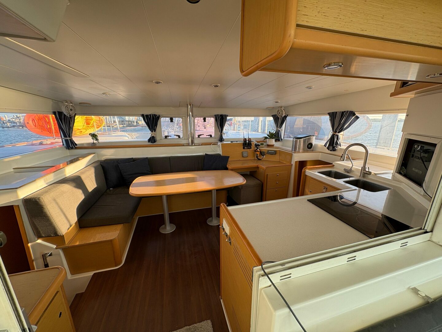 39ft Lagoon Yacht For Sale