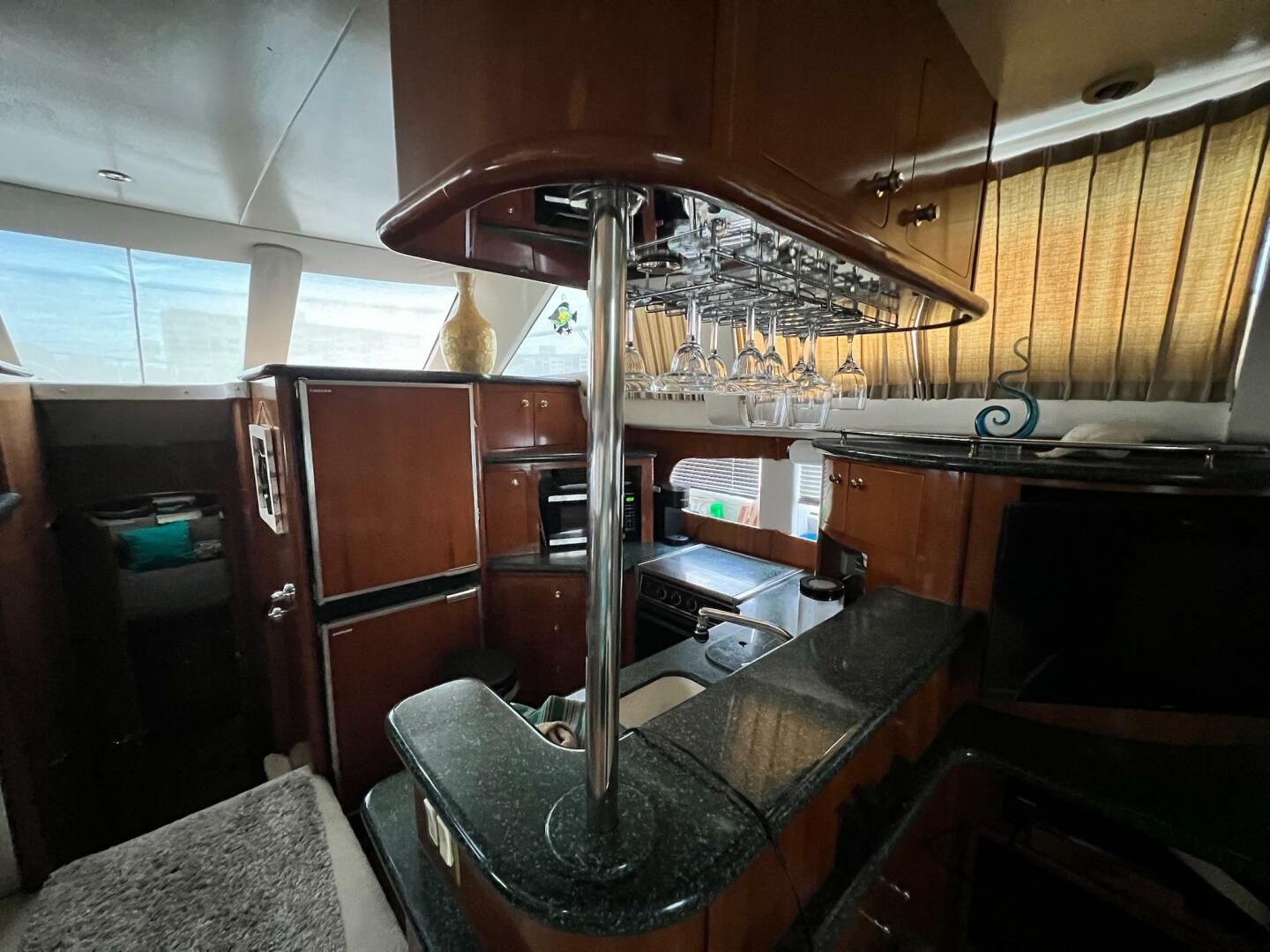 Luxurious interior of 2000 Carver 506 Motor Yacht with elega