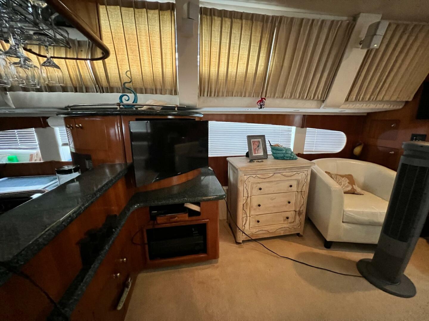 Interior of 2000 Carver 506 Motor Yacht with TV, cabinet, an