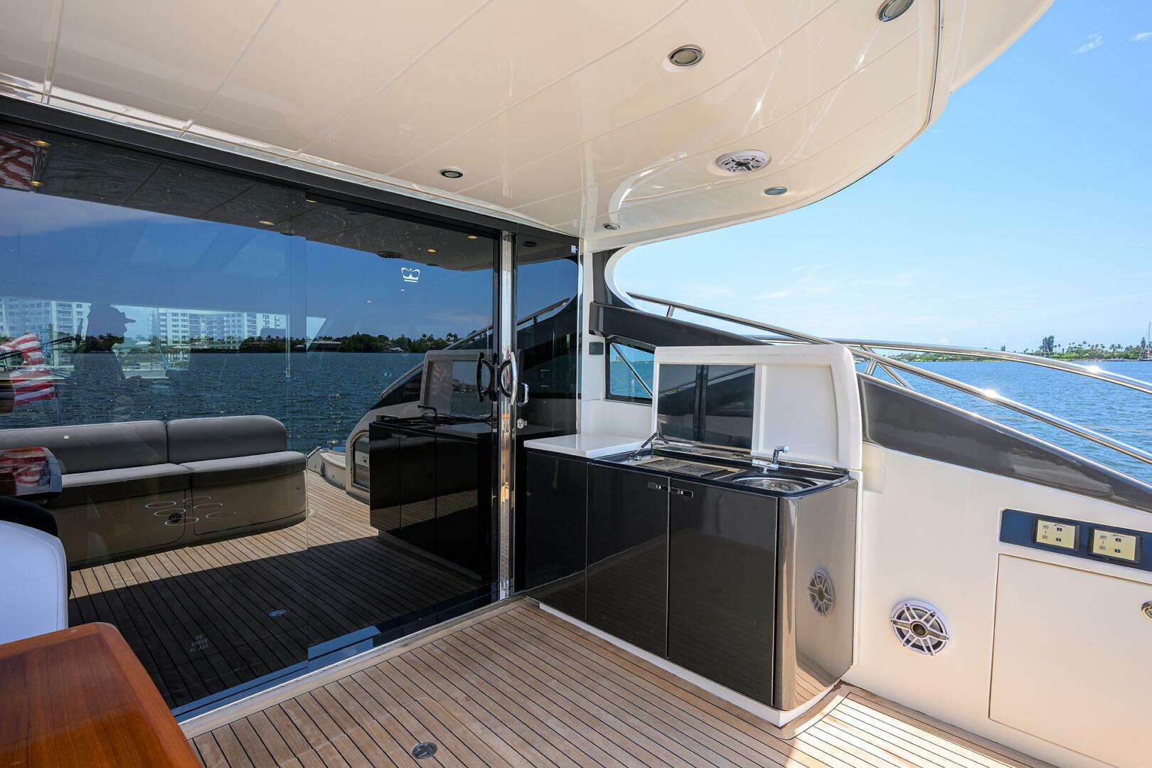 Princess V62-S Alpha Dog -  Cockpit