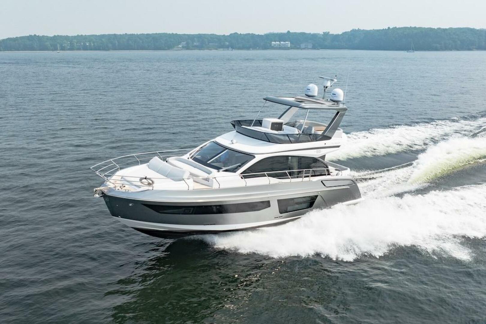 2023 Azimut Fly 53 yacht cruising on open water, showcasing 