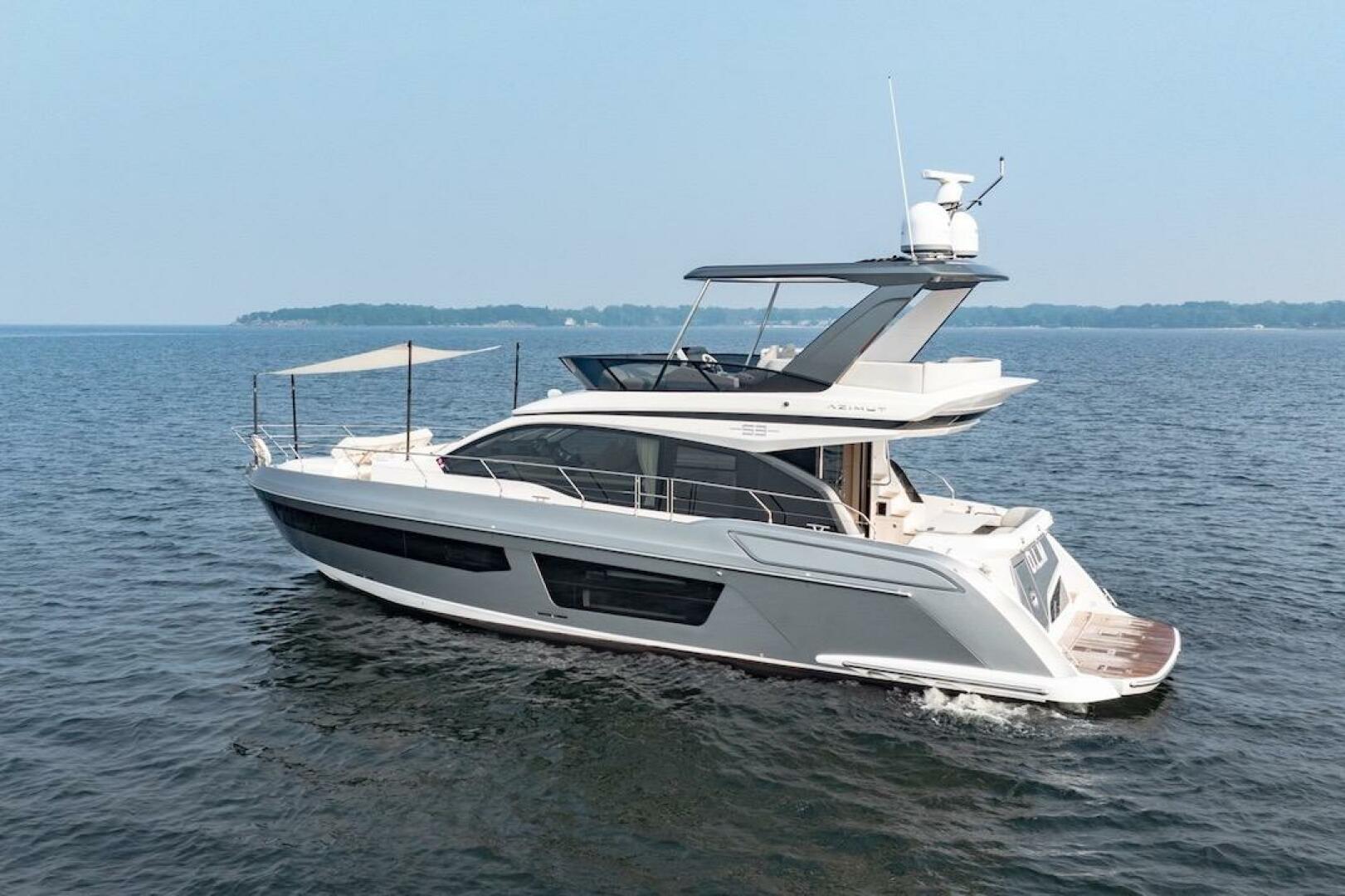 2023 Azimut Fly 53 yacht cruising on open water, showcasing 