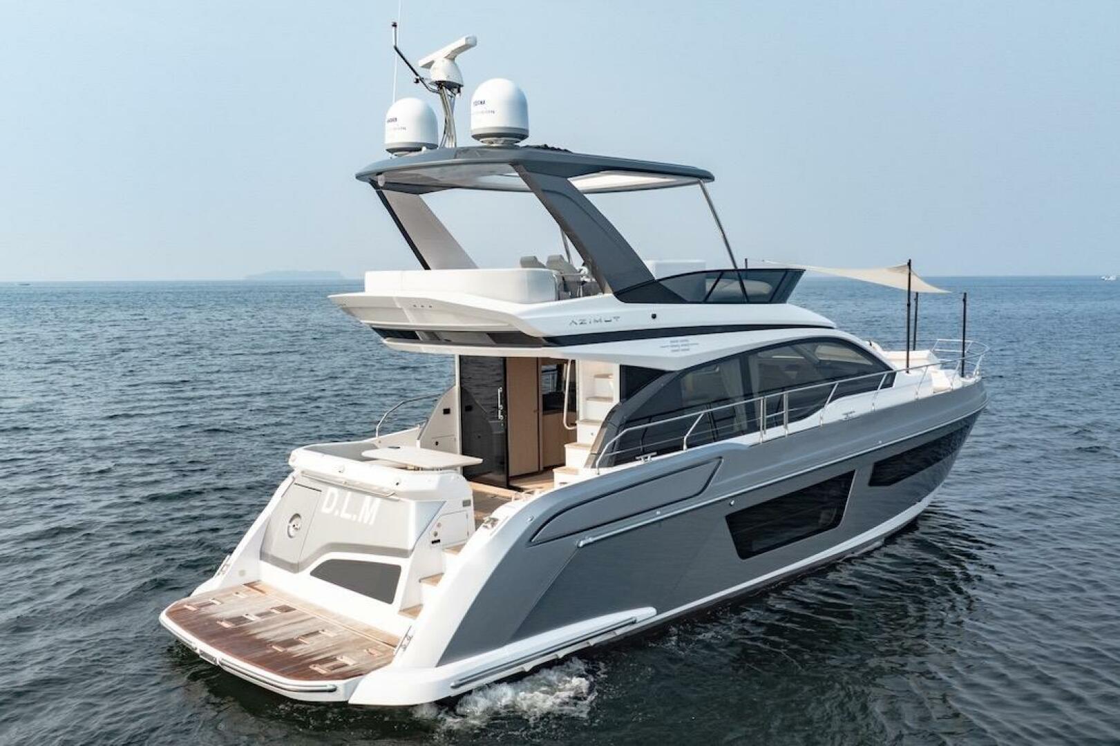 2023 Azimut Fly 53 yacht cruising on open water, showcasing 