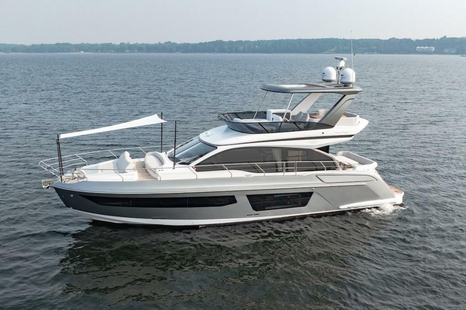 2023 Azimut Fly 53 yacht cruising on open water, showcasing 