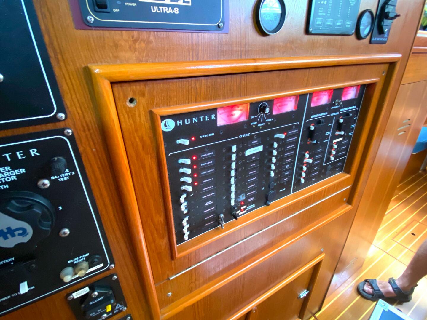 11 Nav Elect Hunter 420 Passage