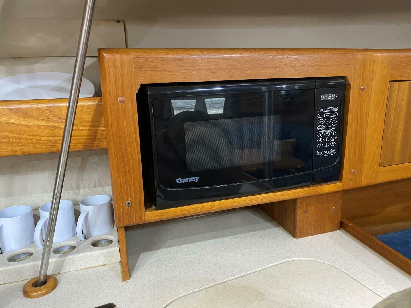 06 Galley Hunter 420 Passage
