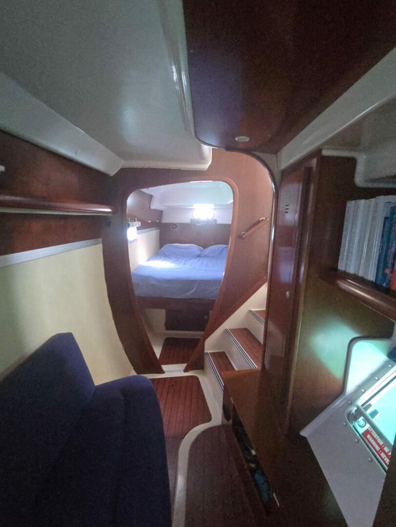 2005-fountaine-pajot-lavezzi-maestro-sail-9826340-2025060407