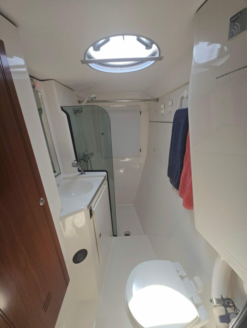 2005-fountaine-pajot-lavezzi-maestro-sail-9826340-2025060407