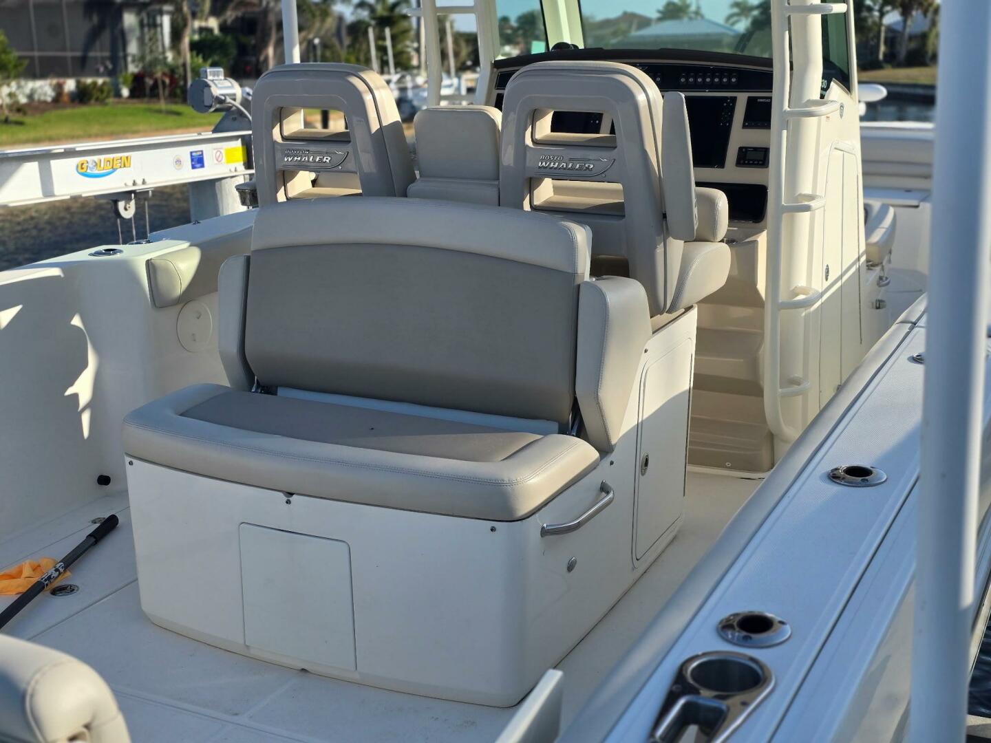 33ft Boston Whaler Yacht For Sale