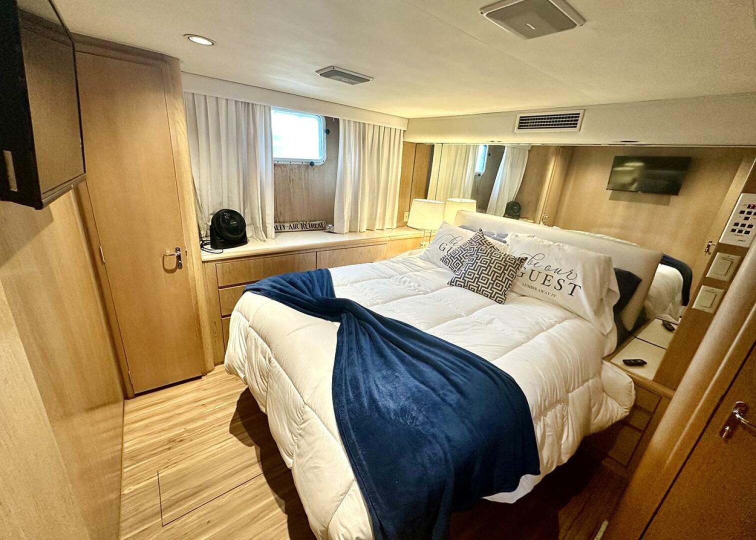 70ft Hatteras Yacht For Sale