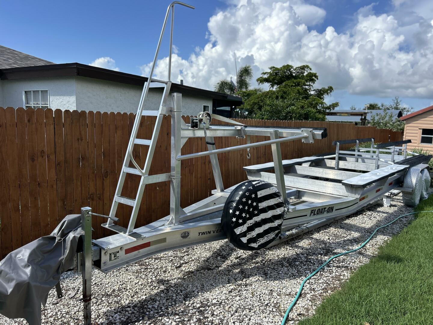2022 Twin Vee 280 GFX-Trailer