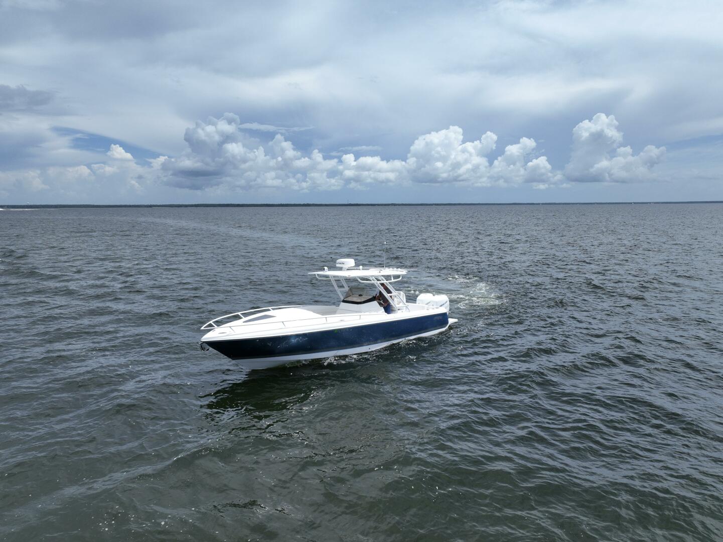 2023 Intrepid 327-I Valor- Profile