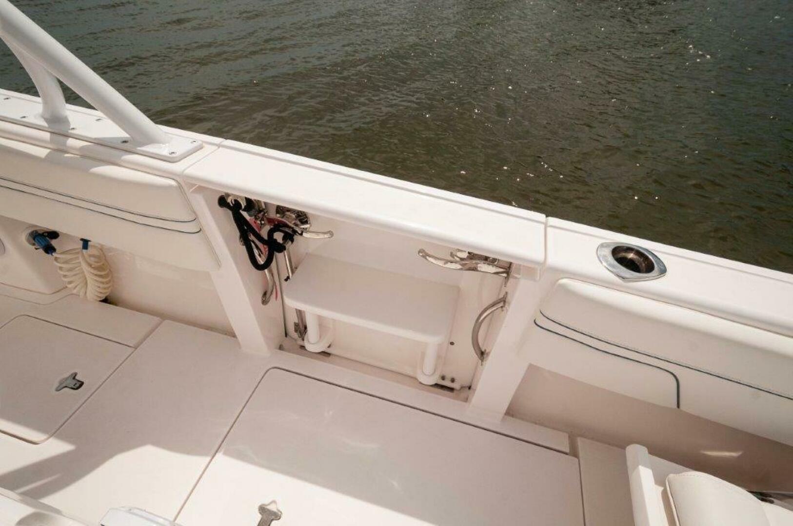 2023 Intrepid 327-I Valor- Dive Door