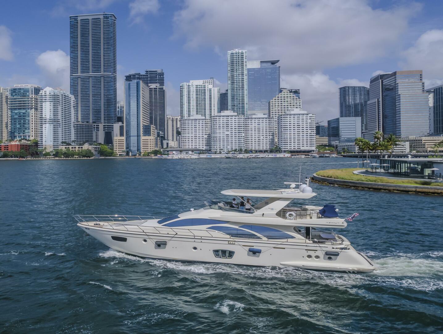 Thinks It s His Too 75ft Azimut Yacht For Sale