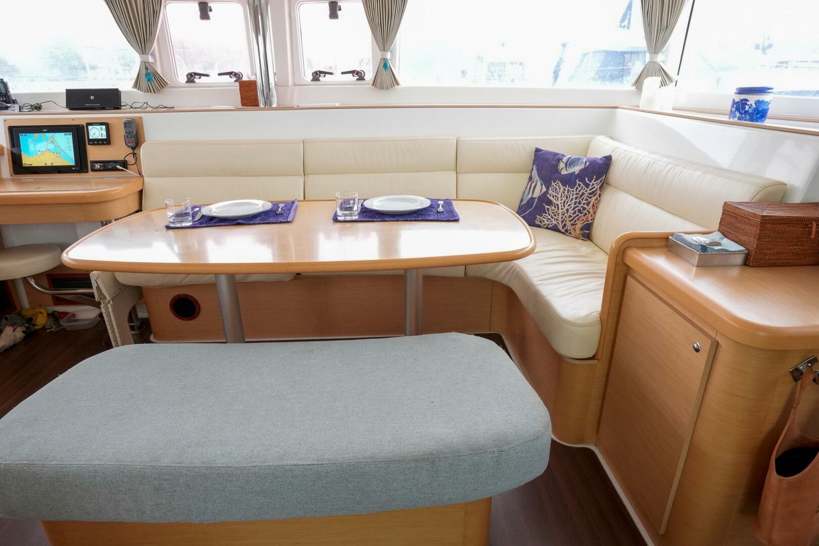42ft Lagoon Yacht For Sale