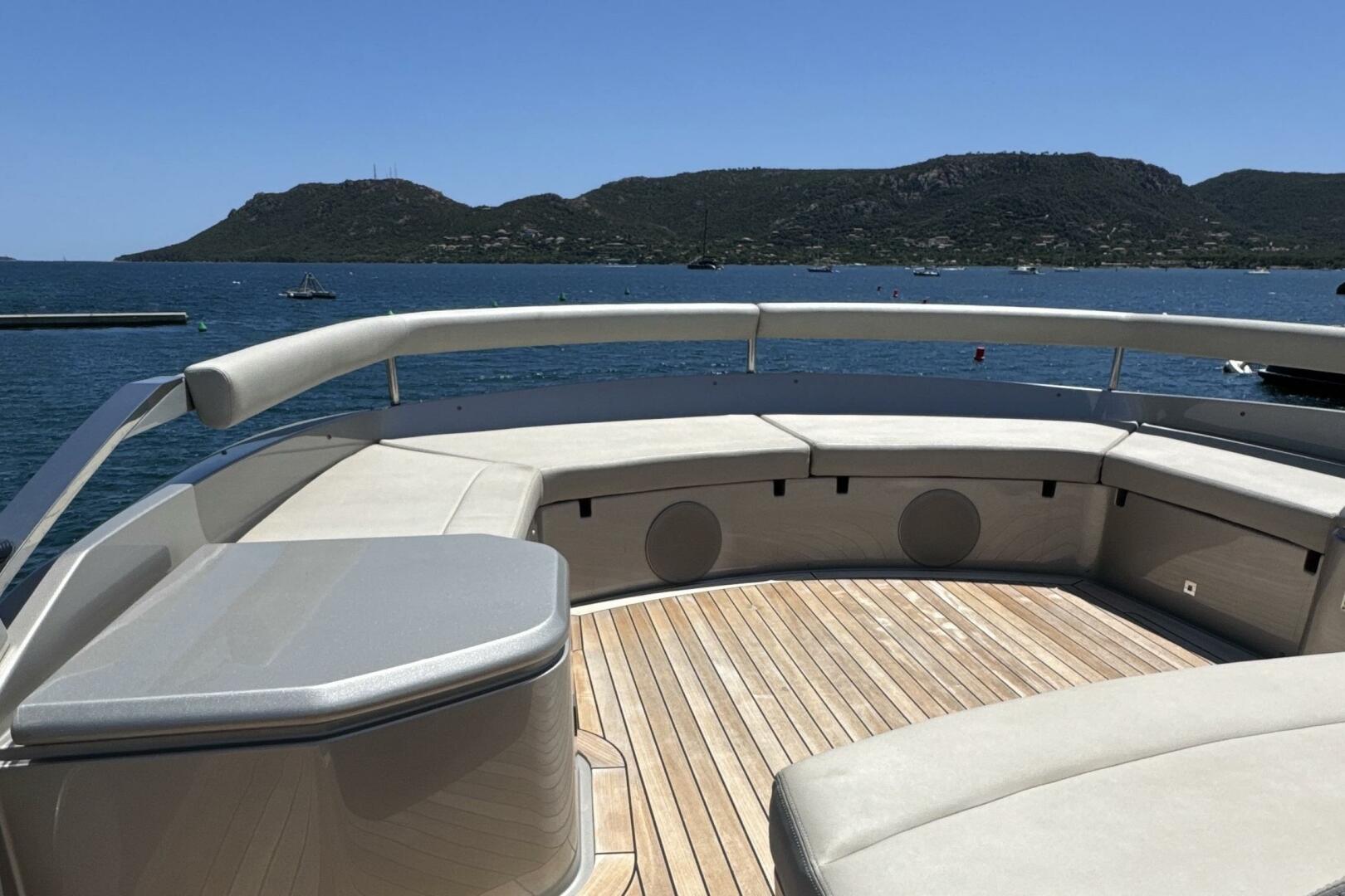 Flybridge Lounge