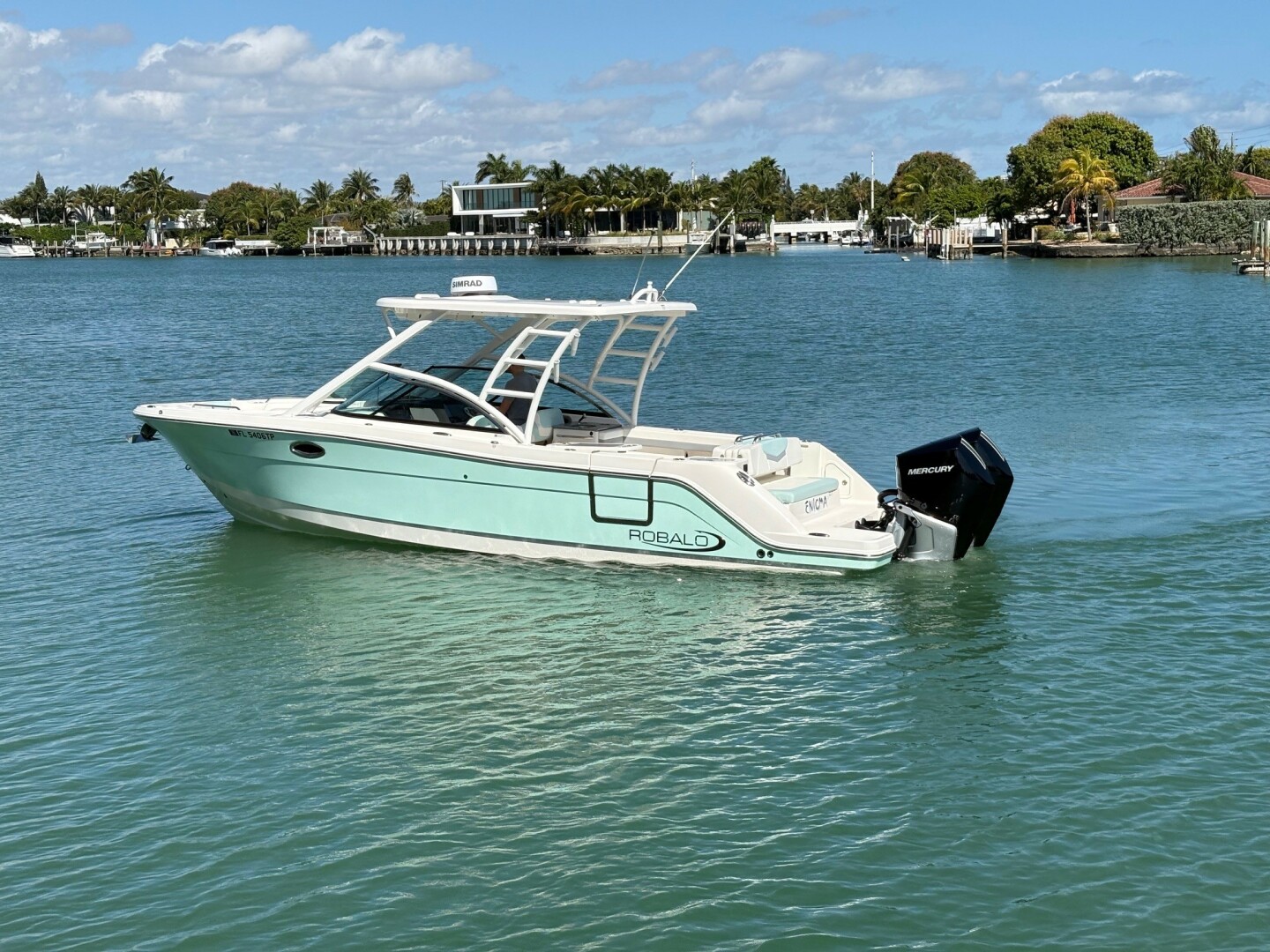 Used 2023 Robalo R317