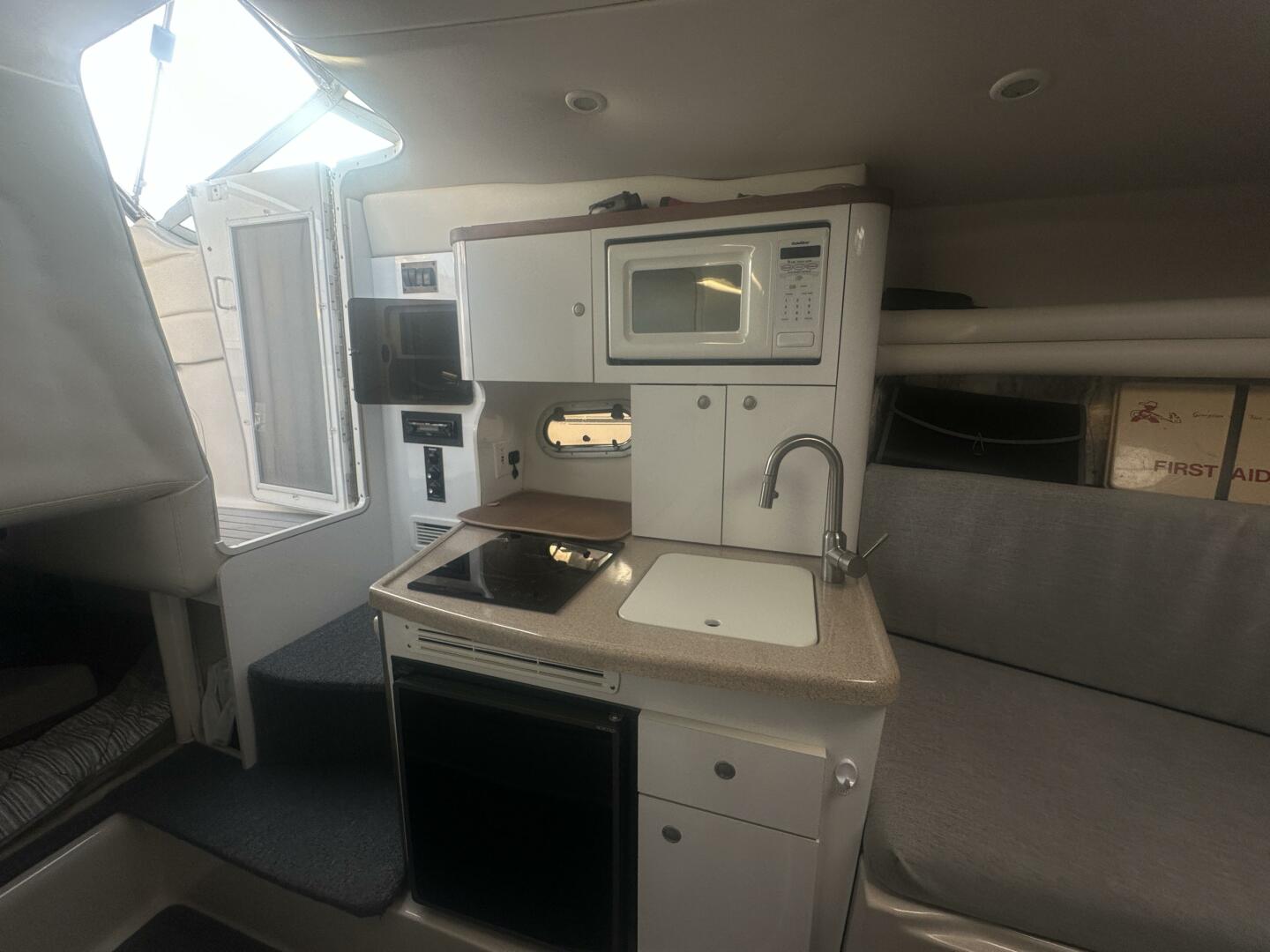 Apres Ski 26ft Four Winns Yacht For Sale