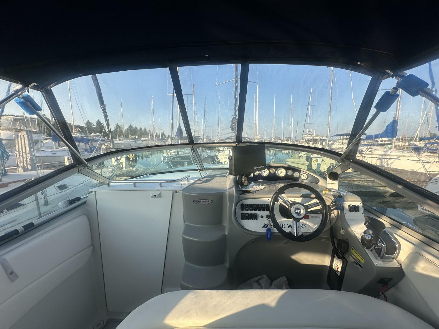Apres Ski 26ft Four Winns Yacht For Sale
