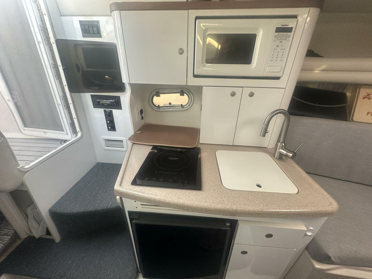 Apres Ski 26ft Four Winns Yacht For Sale