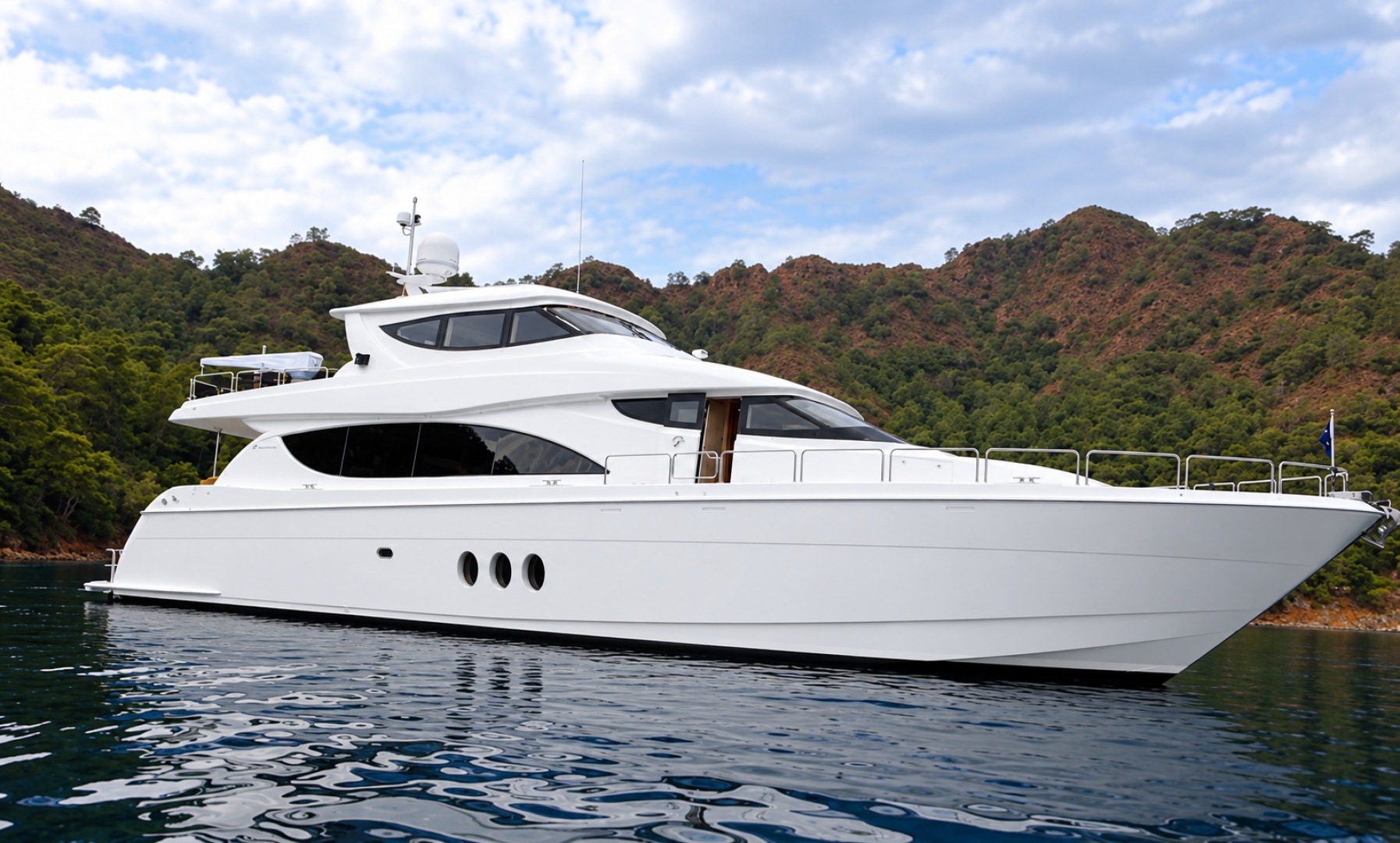 TOP SHELF 80ft Hatteras Yacht For Sale