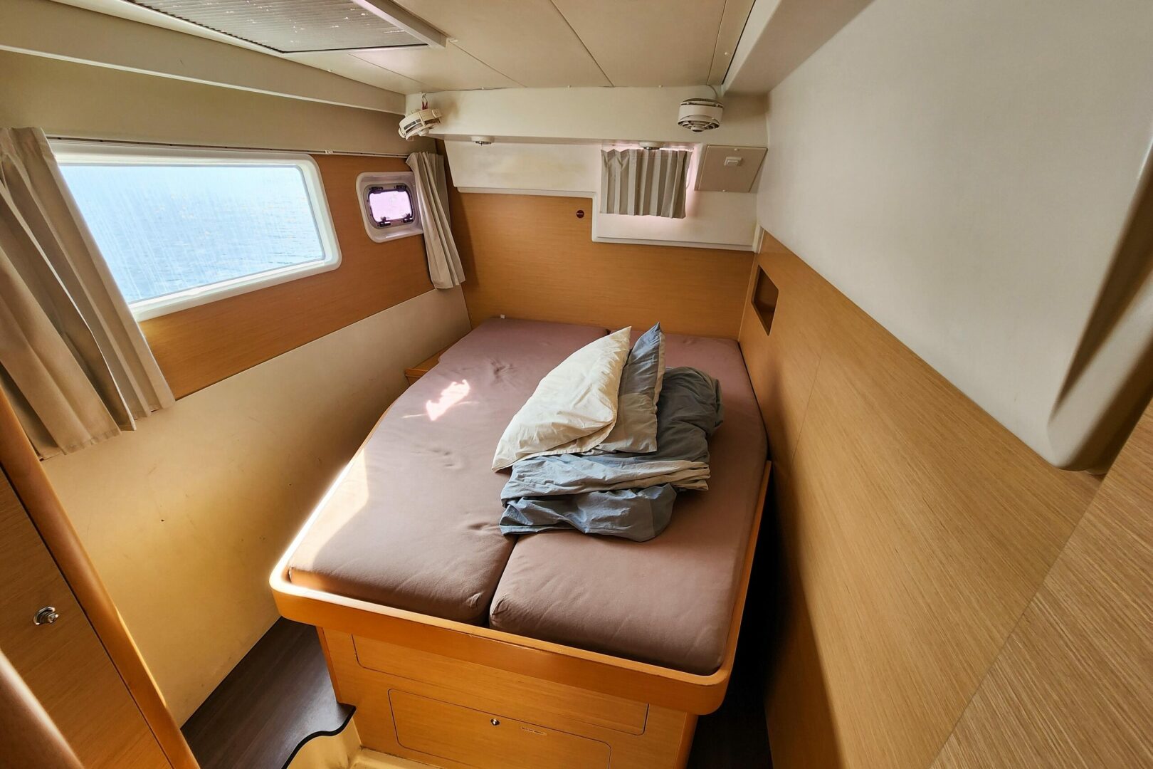 39ft Lagoon Yacht For Sale