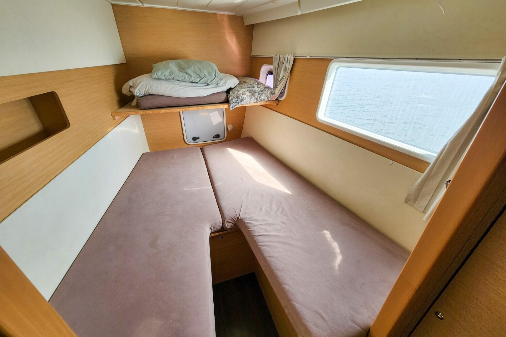 39ft Lagoon Yacht For Sale