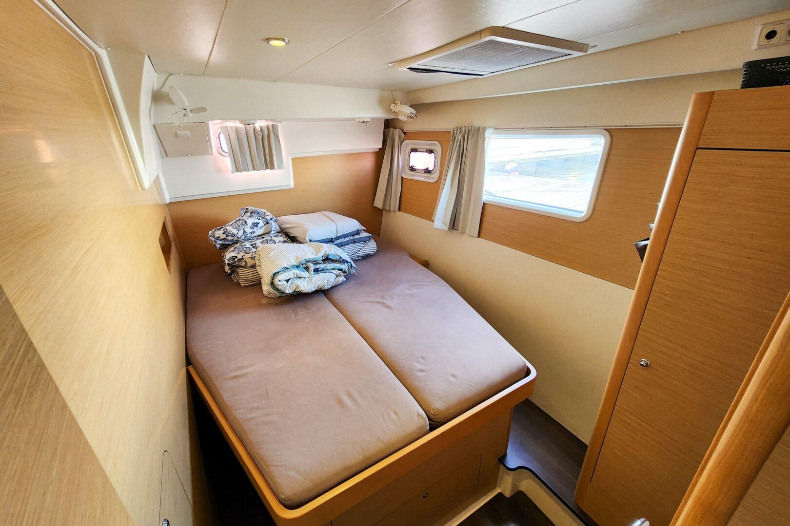 39ft Lagoon Yacht For Sale