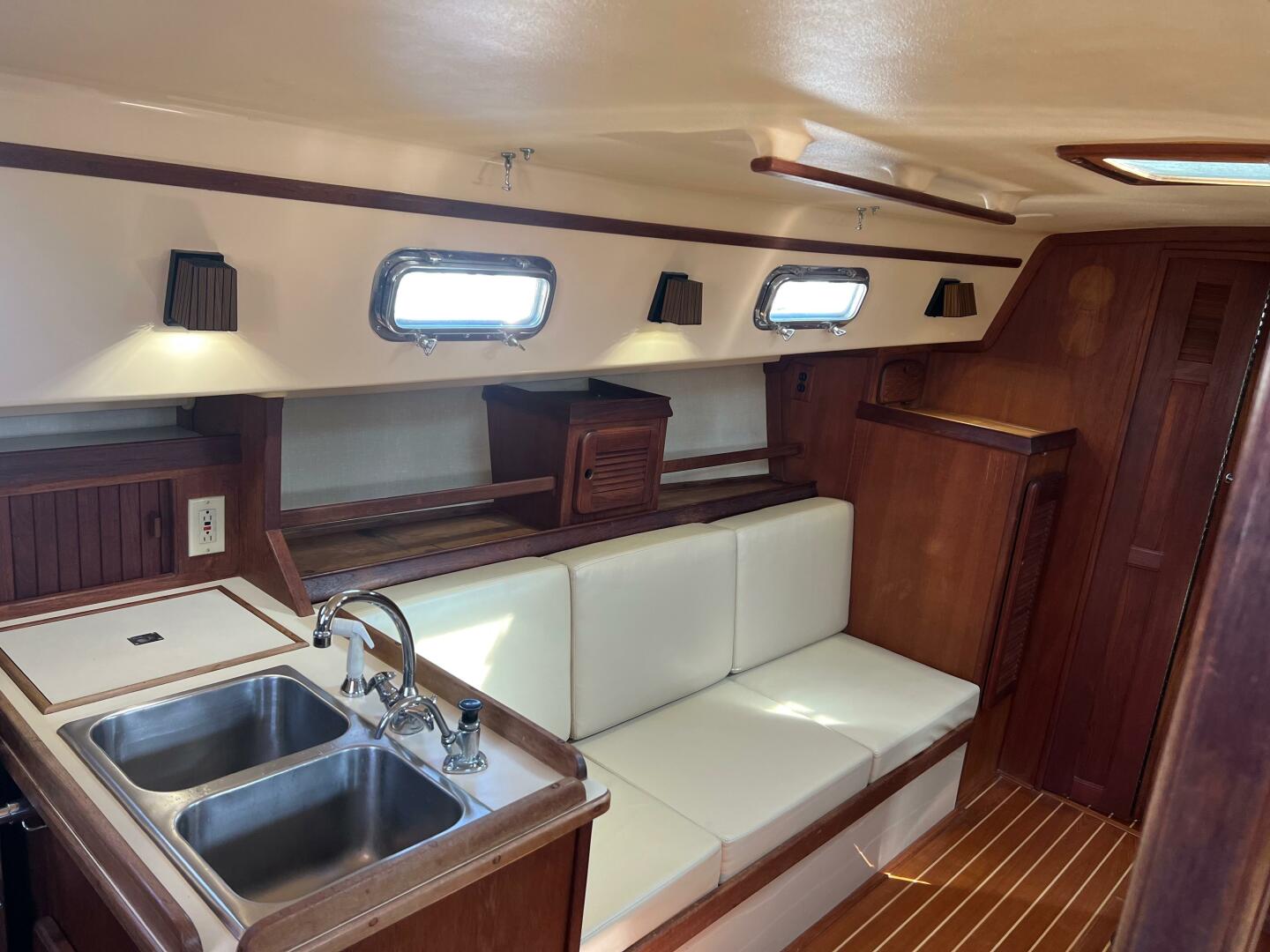 El Bo Room 31ft Island Packet Yacht For Sale