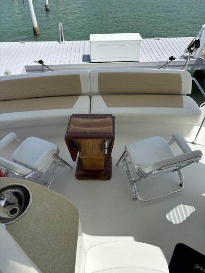 2006 Carver 43 Motor Yacht interior with seating and table, 