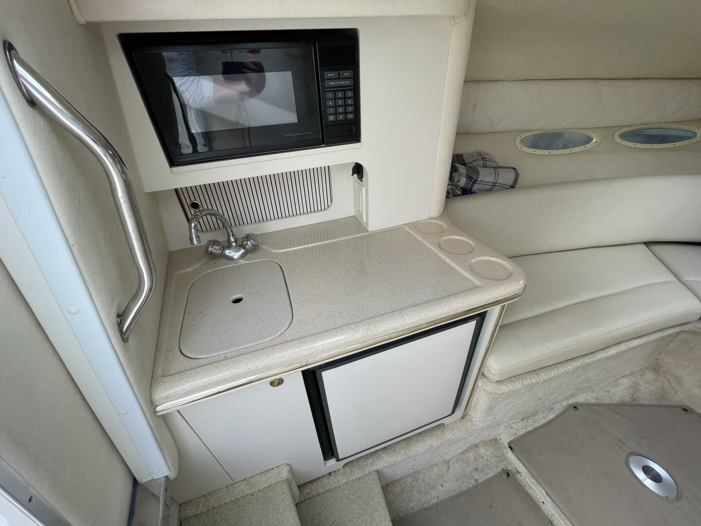 Happy Ours 28ft Sea Ray Yacht For Sale