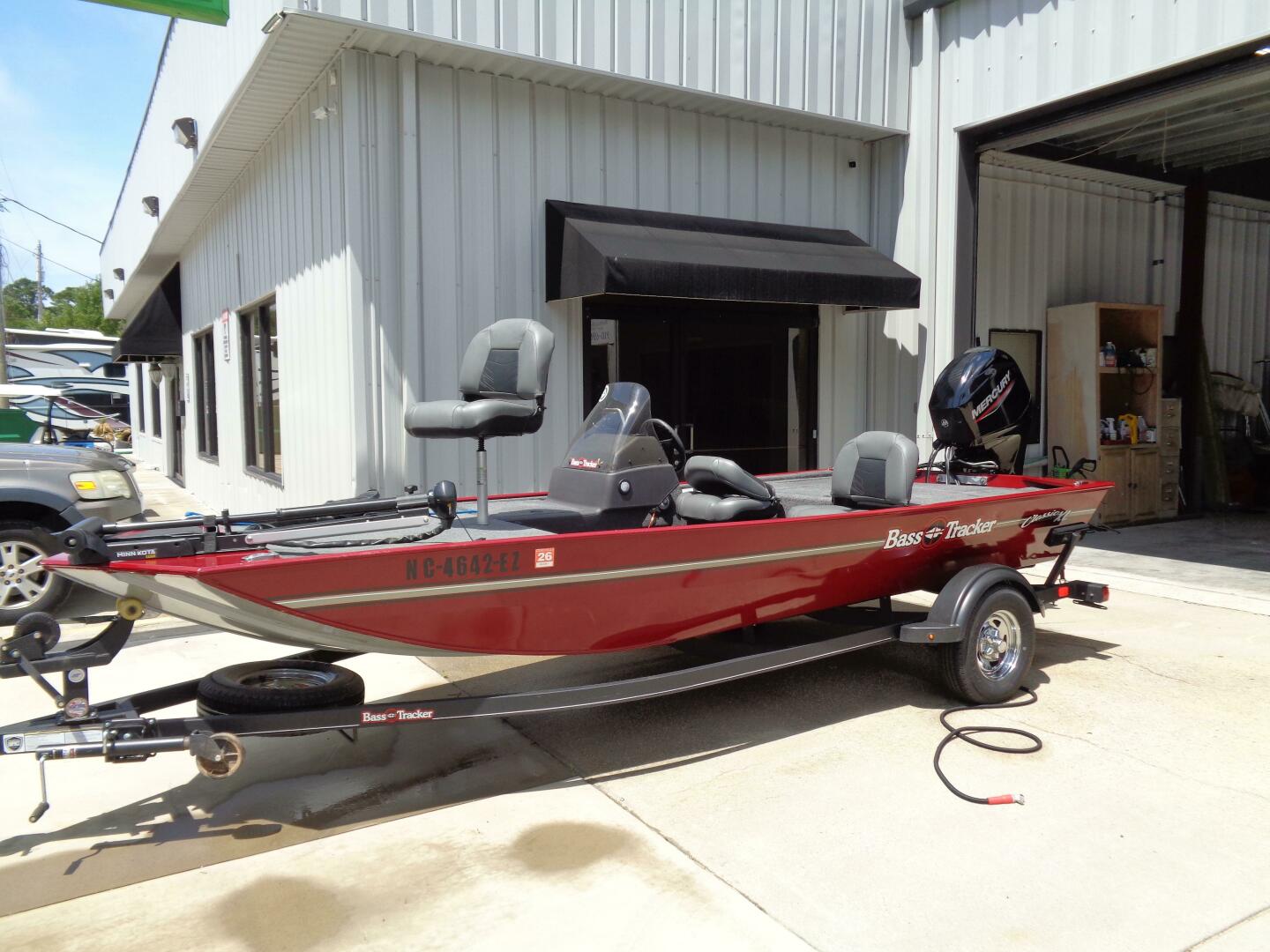 17ft Tracker Yacht For Sale