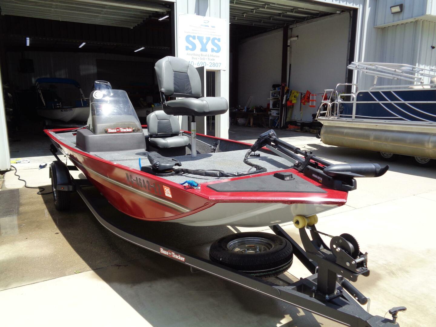 17ft Tracker Yacht For Sale