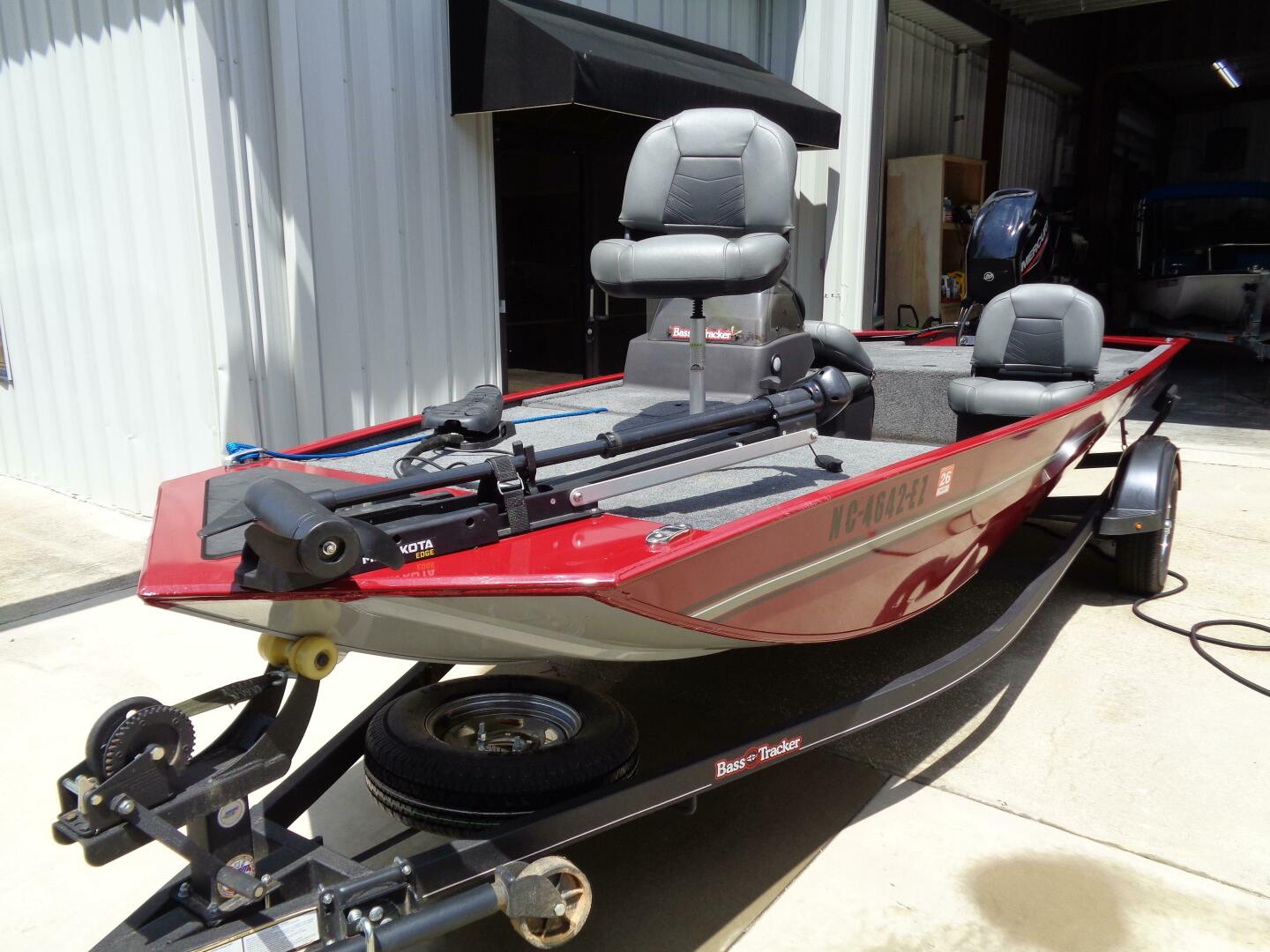 17ft Tracker Yacht For Sale