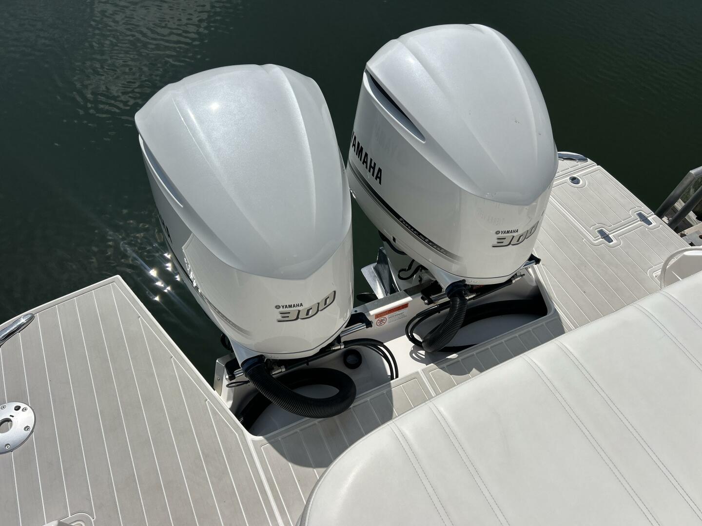 2020 Regal 33 XO 'Snuffleupagus'-Motors