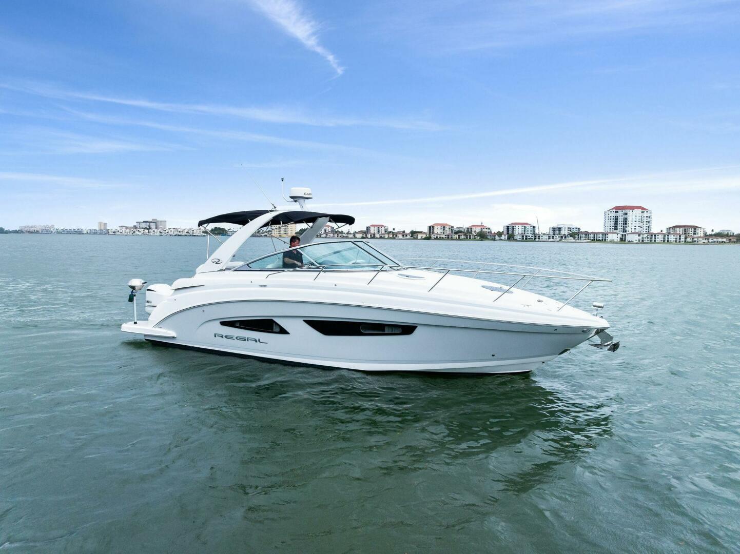 2020 Regal 33 XO 'Snuffleupagus'-Profile 3/4 Starboard