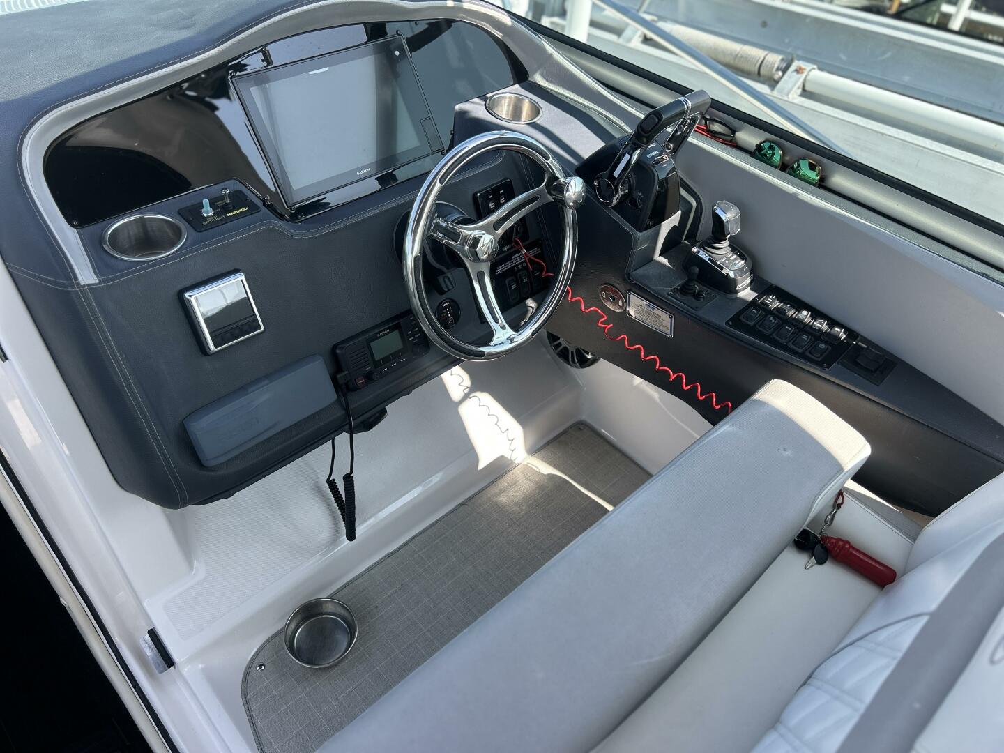 2020 Regal 33 XO 'Snuffleupagus'-Helm