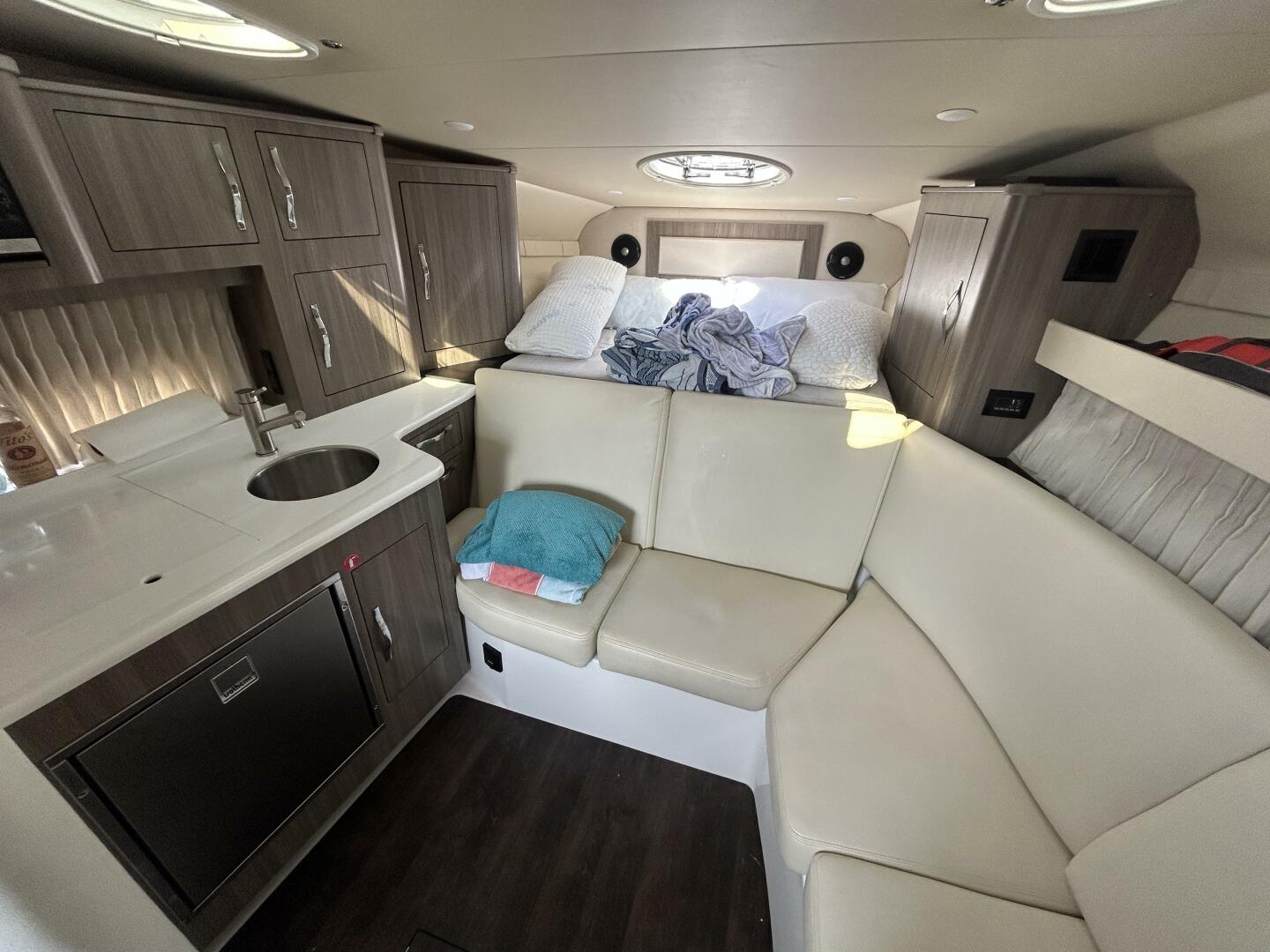 2020 Regal 33 XO 'Snuffleupagus'-Cabin