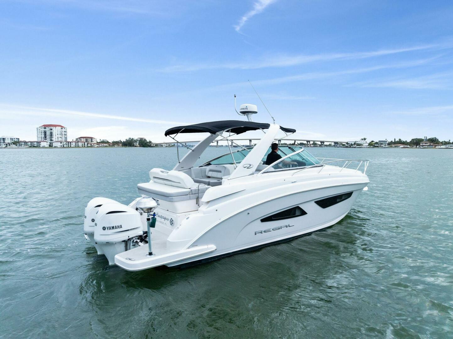 2020 Regal 33 XO 'Snuffleupagus'-Profile 3/4 Starboard Stern