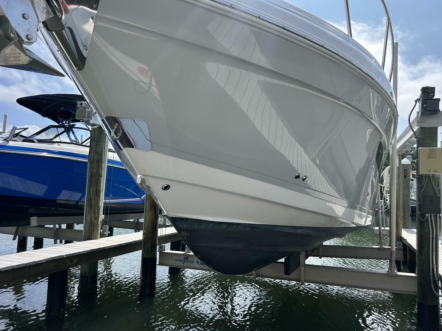 2020 Regal 33 XO 'Snuffleupagus'-Profile Bottom 