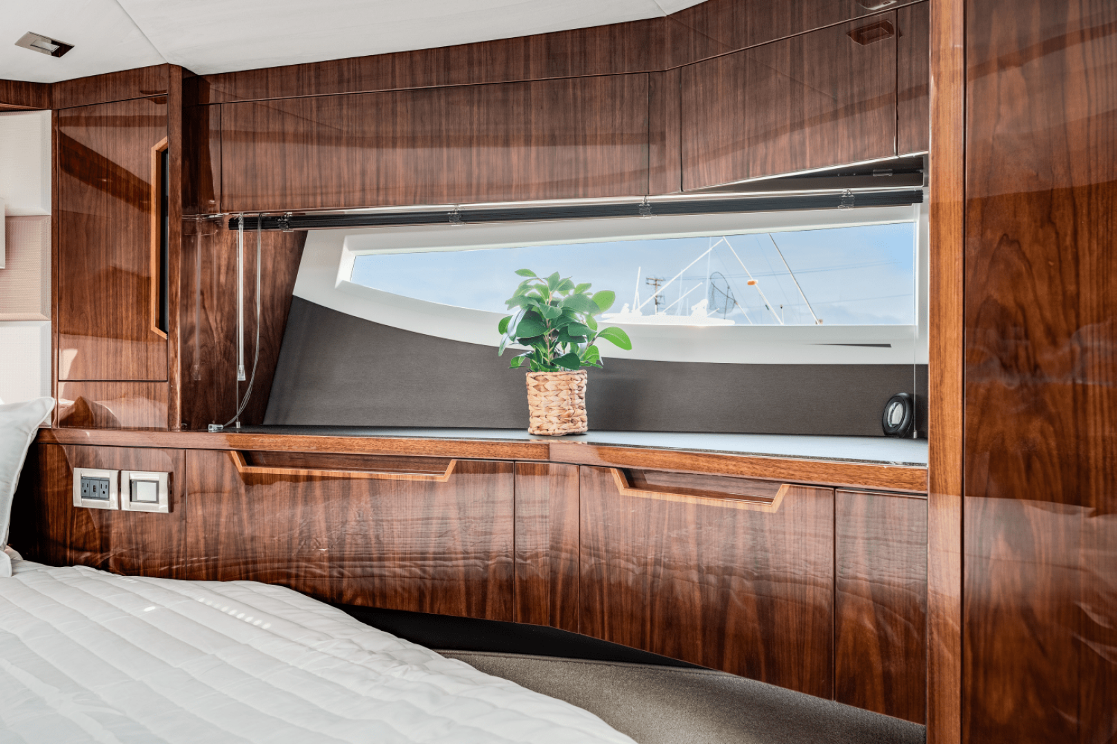 Galeon 510 SKY Yacht For Sale