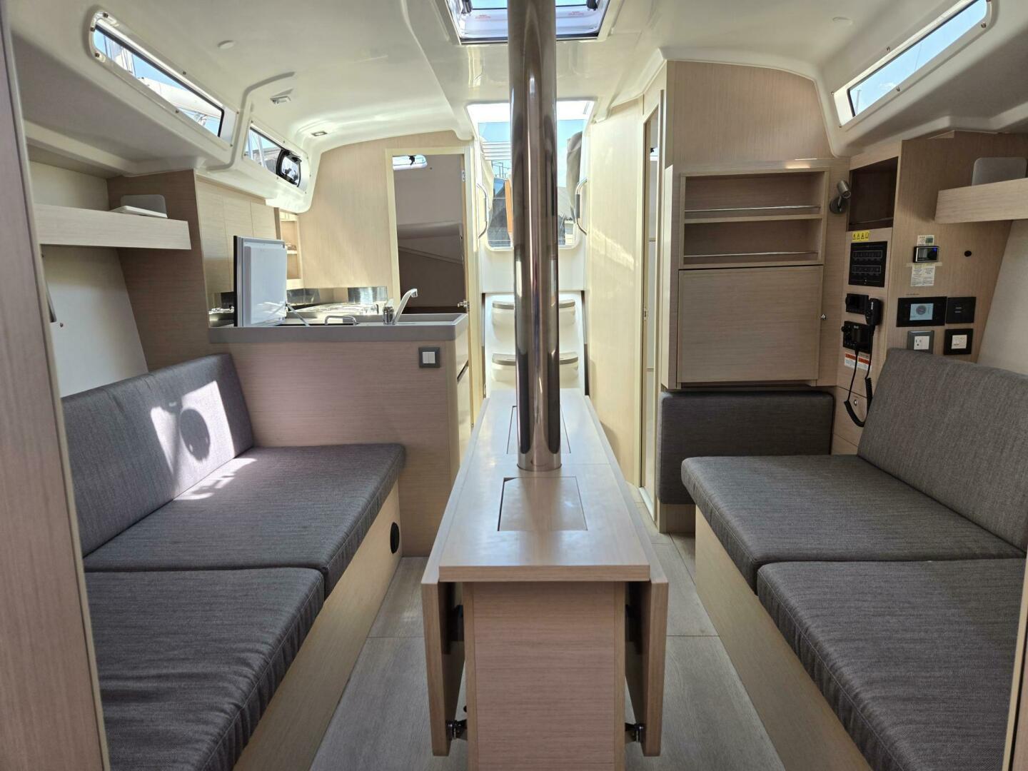 Salon Looking Aft