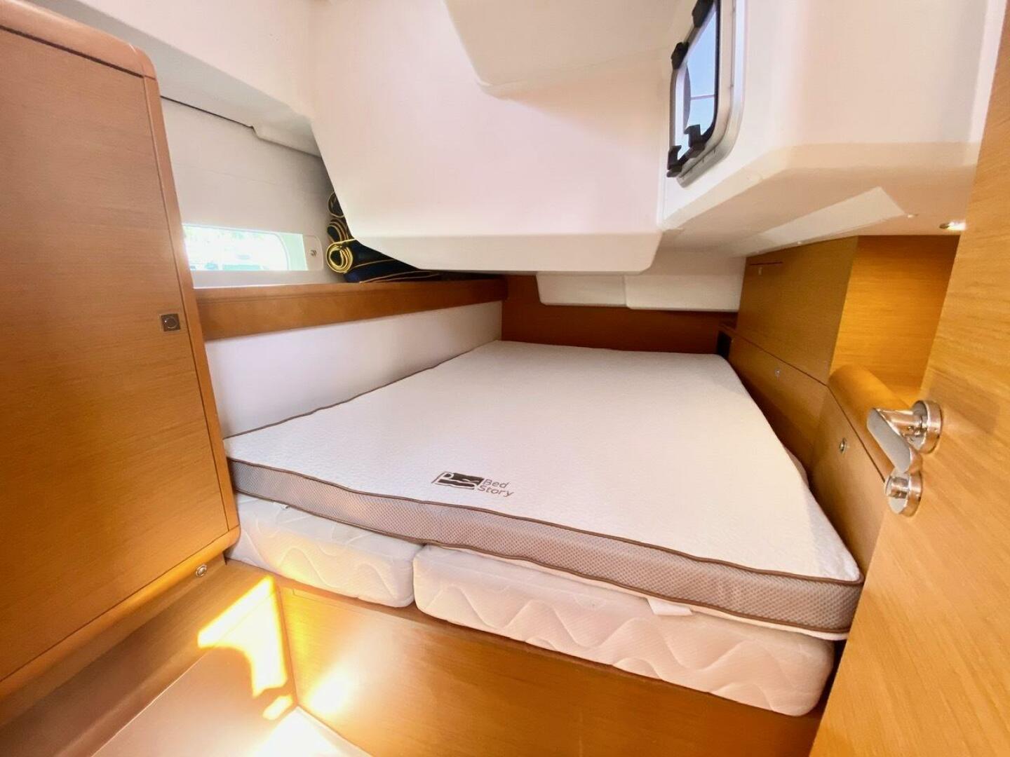 LA MISTINGUETTE 47ft Jeanneau Yacht For Sale